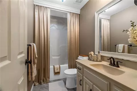Bath - 623 S Kisner Dr, Independence, MO 64056 photo 2 of 4