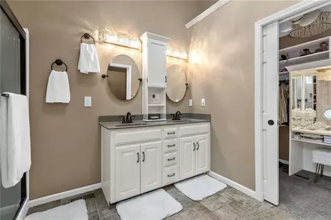 Bath - 623 S Kisner Dr, Independence, MO 64056 photo 1 of 4