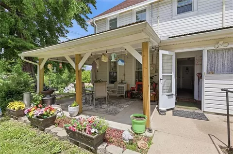 1025 Ironmoulders St, Leavenworth, KS 66048