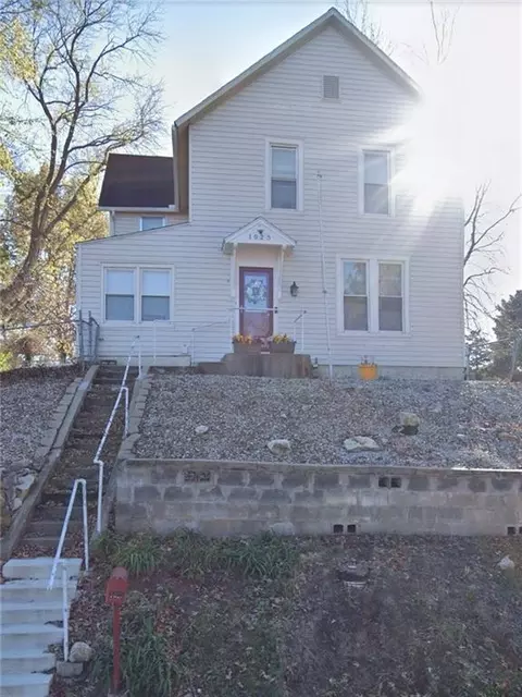 1025 Ironmoulders St, Leavenworth, KS 66048
