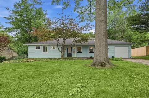 7740 Briar Dr, Prairie Village, KS 66208