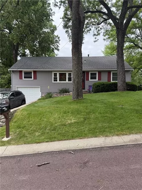 4816 Goodman St, Shawnee, KS 66203