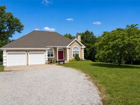 14515 S Hutt Rd, Lone Jack, MO 64070