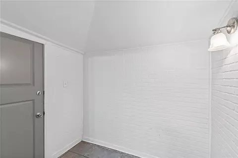 Entry Way - 145 E Farmer St, Independence, MO 64050 photo 3 of 3