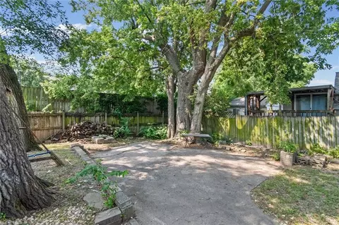Exterior - 145 E Farmer St, Independence, MO 64050 photo 5 of 8