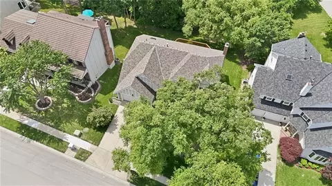 View/Area - 4142 NE Hampstead Dr, Lees Summit, MO 64064 photo 2 of 6