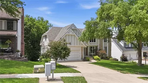 4142 NE Hampstead Dr, Lees Summit, MO 64064