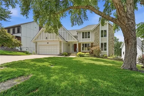 Exterior - 4142 NE Hampstead Dr, Lees Summit, MO 64064 photo 13 of 14