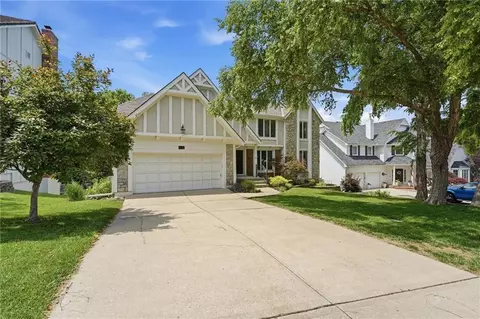 Exterior - 4142 NE Hampstead Dr, Lees Summit, MO 64064 photo 14 of 14
