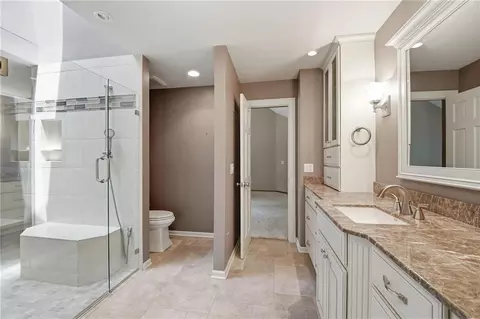 Bath - 4142 NE Hampstead Dr, Lees Summit, MO 64064 photo 3 of 8
