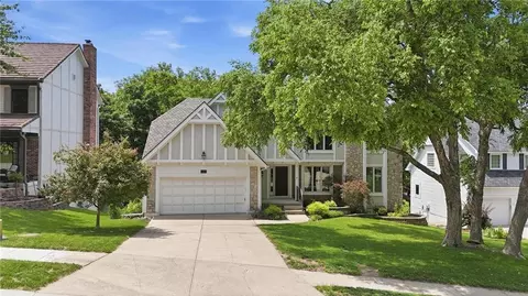 Exterior - 4142 NE Hampstead Dr, Lees Summit, MO 64064 photo 2 of 14