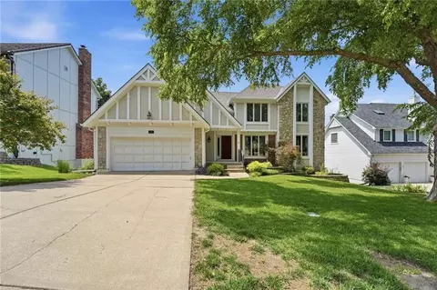 Exterior - 4142 NE Hampstead Dr, Lees Summit, MO 64064 photo 11 of 14