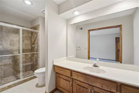 Bath - 4142 NE Hampstead Dr, Lees Summit, MO 64064 photo 7 of 8