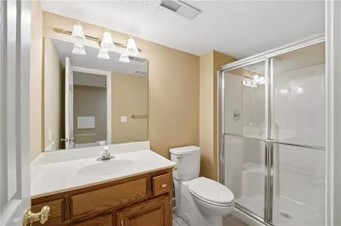 Bath - 4142 NE Hampstead Dr, Lees Summit, MO 64064 photo 6 of 8