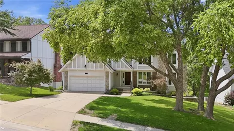 Exterior - 4142 NE Hampstead Dr, Lees Summit, MO 64064 photo 3 of 14