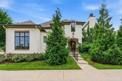 9320 Rosewood Dr, Prairie Village, KS 66207