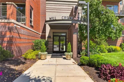 4521 Wornall Rd #213, Kansas City, MO 64111