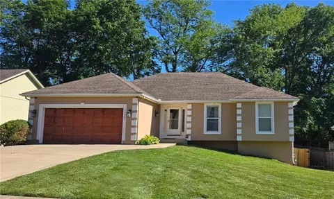 19507 Woodsbury Rd, Independence, MO 64058