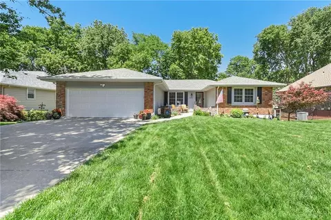 10816 W 54th St, Shawnee, KS 66203