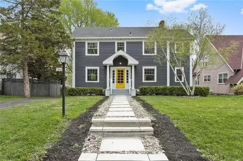7441 Summit St, Kansas City, MO 64114