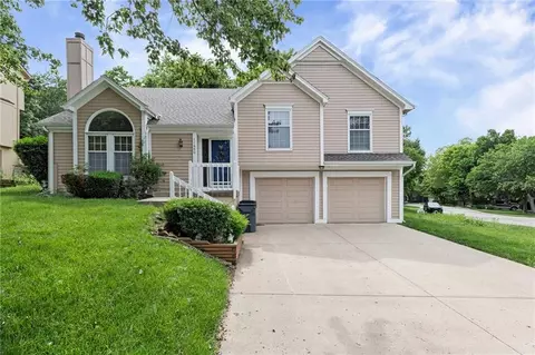 11450 S Hunter Dr, Olathe, KS 66061