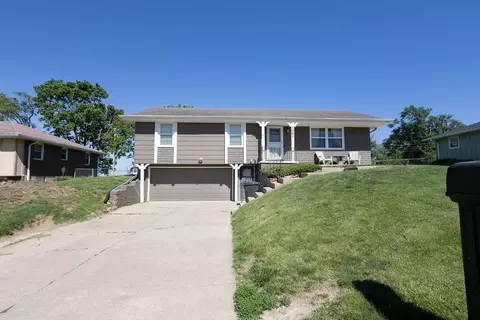 1501 Tamara Dr, Saint Joseph, MO 64506