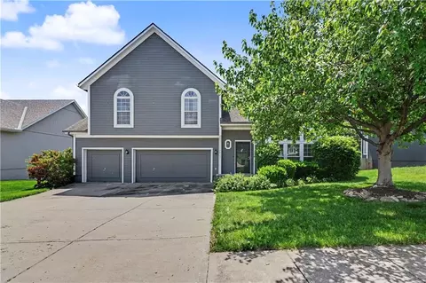 17013 E 43rd St, Independence, MO 64055