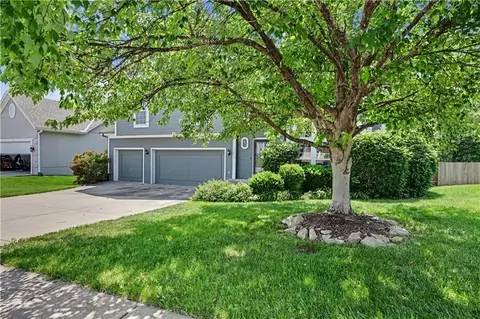 Exterior - 17013 E 43rd St, Independence, MO 64055 photo 3 of 7
