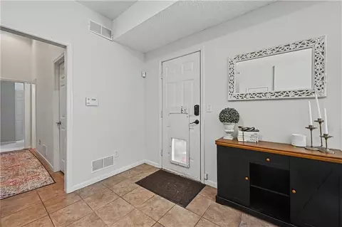 Entry Way - 17013 E 43rd St, Independence, MO 64055 photo 4 of 4