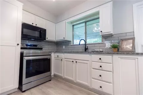 Kitchen - 3918 S Liberty St, Independence, MO 64055 photo 4 of 5