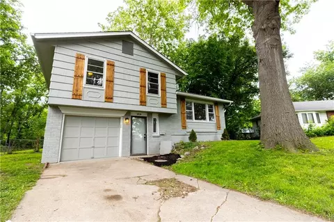 Exterior - 3918 S Liberty St, Independence, MO 64055 photo 3 of 9