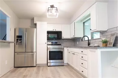 Kitchen - 3918 S Liberty St, Independence, MO 64055 photo 3 of 5