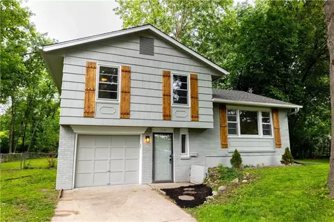 Exterior - 3918 S Liberty St, Independence, MO 64055 photo 6 of 9