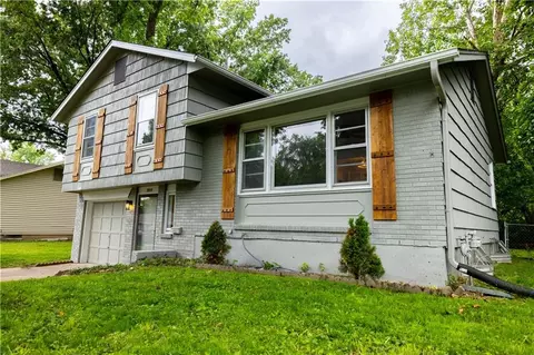 Exterior - 3918 S Liberty St, Independence, MO 64055 photo 2 of 9