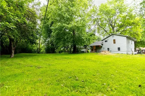 Exterior - 3918 S Liberty St, Independence, MO 64055 photo 8 of 9