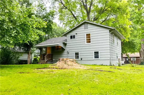 Exterior - 3918 S Liberty St, Independence, MO 64055 photo 7 of 9