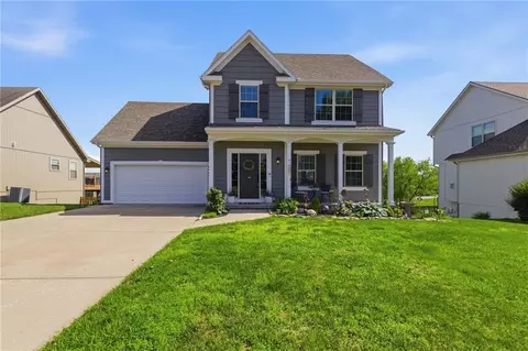8909 NE 117th St, Kansas City, MO 64157