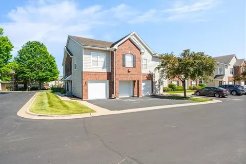 11612 Tomahawk Creek Pkwy #B, Leawood, KS 66211