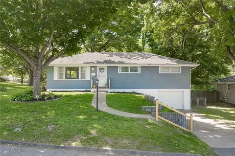 3620 Jackson St, Saint Joseph, MO 64507