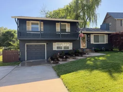 8914 Eby Dr, Overland Park, KS 66212