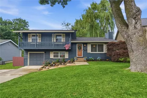 8914 Eby Dr, Overland Park, KS 66212