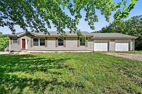 39232 Fitch Rd, Richmond, MO 64085