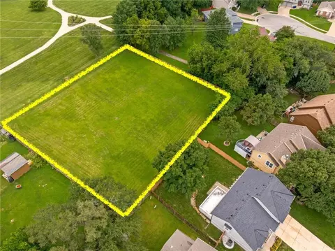 5109 Rosehill Rd, Shawnee, KS 66216