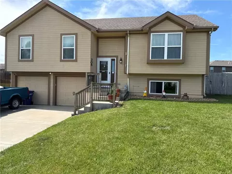 305 193rd St, Smithville, MO 64089