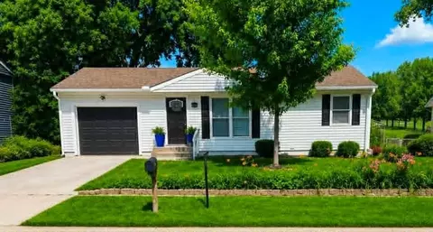 513 Powahatan Dr, Independence, MO 64056