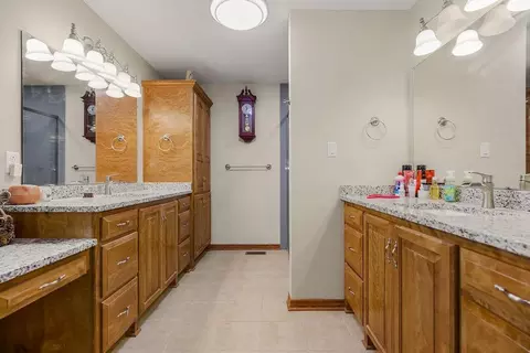 Bath - 7086 SW Crystal Ln, Trimble, MO 64492 photo 3 of 3