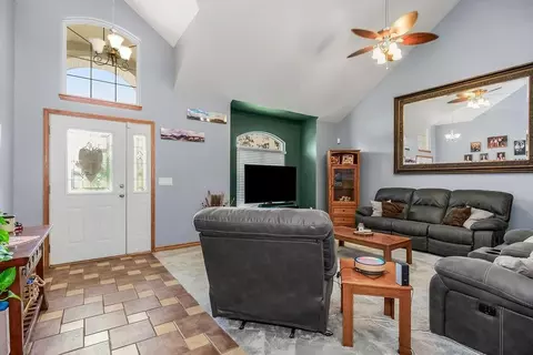 Entry Way - 7086 SW Crystal Ln, Trimble, MO 64492 photo 1 of 2