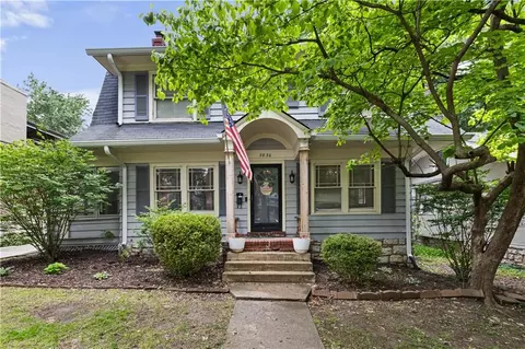 5836 Oak St, Kansas City, MO 64113