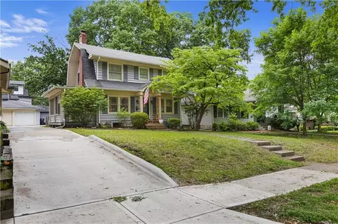 5836 Oak St, Kansas City, MO 64113