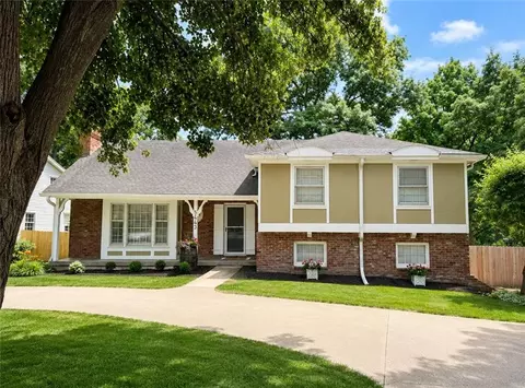 5443 W 100th St, Overland Park, KS 66207